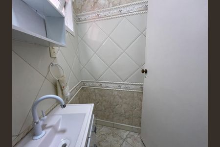 Casa à venda com 180m², 3 quartos e 3 vagasBanheiro 3