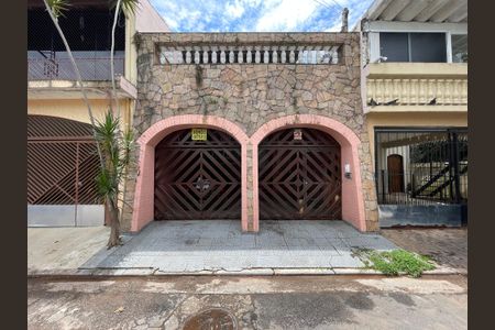 Casa à venda com 180m², 3 quartos e 3 vagasFachada
