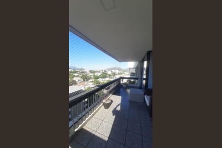 Apartamento para alugar com 338m², 3 quartos e 2 vagas Apartamento para alugar com 338m², 3 quartos e 2 vagasVaranda