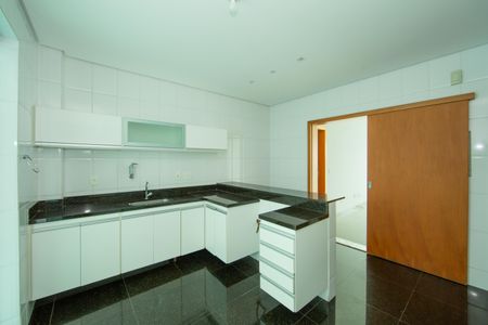 Apartamento para alugar com 110m², 3 quartos e 2 vagas Apartamento para alugar com 110m², 3 quartos e 2 vagasCOZINHA