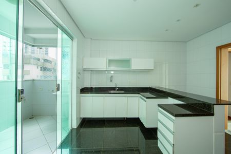 Apartamento para alugar com 110m², 3 quartos e 2 vagas Apartamento para alugar com 110m², 3 quartos e 2 vagasCOZINHA