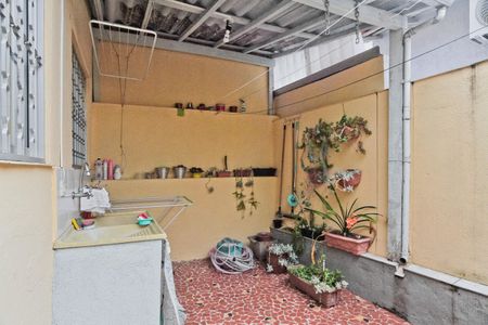 Casa à venda com 230m², 3 quartos e 2 vagas