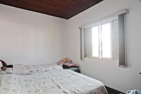 Casa à venda com 230m², 3 quartos e 2 vagas