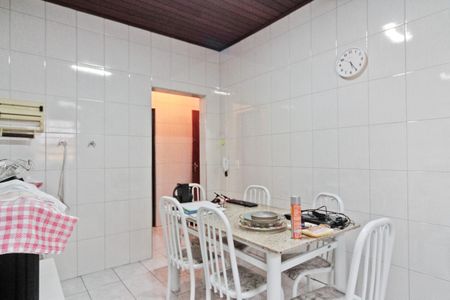 Casa à venda com 230m², 3 quartos e 2 vagas