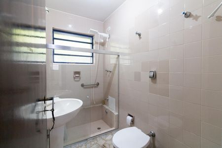 Casa para alugar com 317m², 3 quartos e 3 vagasBanheiro 1