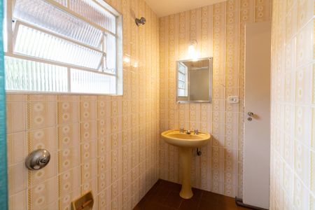 Casa para alugar com 317m², 3 quartos e 3 vagasBanheiro da Edícula