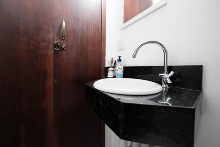 Casa à venda com 100m², 2 quartos e 2 vagasLavabo