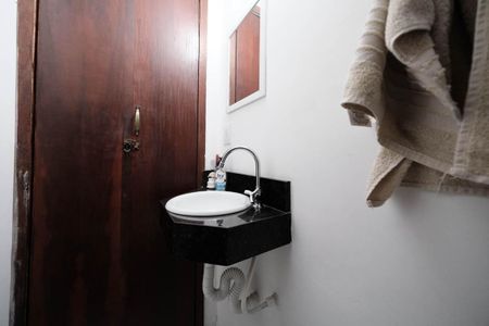 Casa à venda com 100m², 2 quartos e 2 vagasLavabo