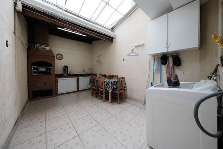 Casa à venda com 100m², 2 quartos e 2 vagasÁrea de Serviço