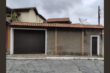 Casa para alugar com 400m², 3 quartos e 6 vagasFachada
