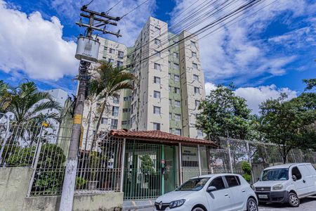 Apartamento para alugar com 65m², 3 quartos e 1 vaga Apartamento para alugar com 65m², 3 quartos e 1 vagaFachada