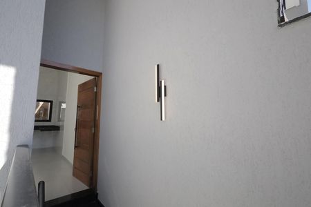 Casa à venda com 100m², 3 quartos e 2 vagasCorredor