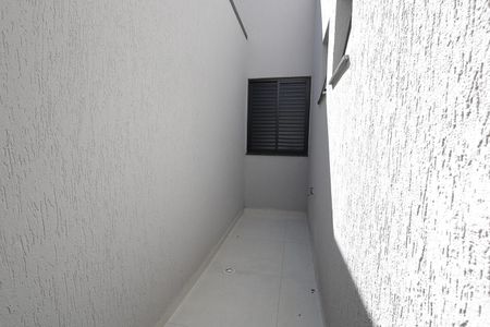 Casa à venda com 100m², 3 quartos e 2 vagasCorredor