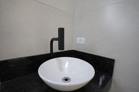 Casa à venda com 100m², 3 quartos e 2 vagasBanheiro