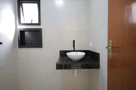 Casa à venda com 100m², 3 quartos e 2 vagasBanheiro
