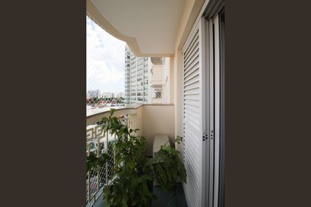Apartamento à venda com 155m², 3 quartos e 3 vagas Apartamento à venda com 155m², 3 quartos e 3 vagasVaranda da Suíte
