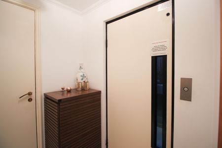 Apartamento à venda com 155m², 3 quartos e 3 vagas Apartamento à venda com 155m², 3 quartos e 3 vagasHall