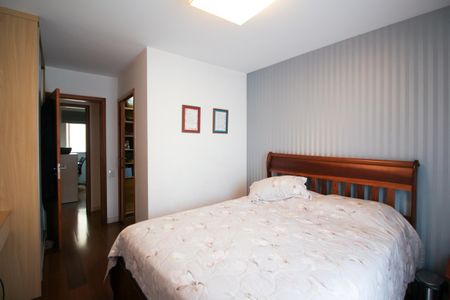 Apartamento à venda com 155m², 3 quartos e 3 vagas Apartamento à venda com 155m², 3 quartos e 3 vagasSuíte