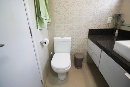 Apartamento à venda com 155m², 3 quartos e 3 vagas Apartamento à venda com 155m², 3 quartos e 3 vagasBanheiro da Suíte 1