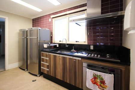 Apartamento à venda com 155m², 3 quartos e 3 vagas Apartamento à venda com 155m², 3 quartos e 3 vagasÁrea comum - Salão de festas