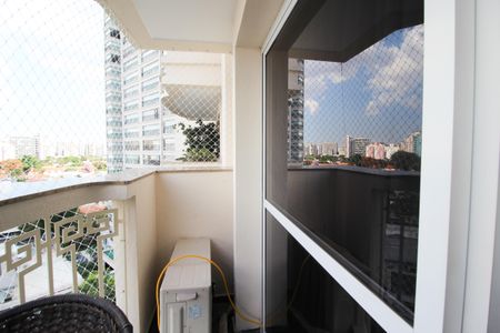 Apartamento à venda com 155m², 3 quartos e 3 vagas Apartamento à venda com 155m², 3 quartos e 3 vagasVaranda