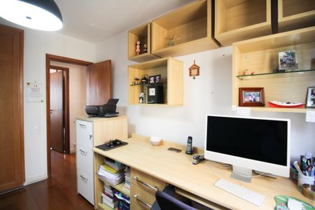 Apartamento à venda com 155m², 3 quartos e 3 vagas Apartamento à venda com 155m², 3 quartos e 3 vagasSuíte 2