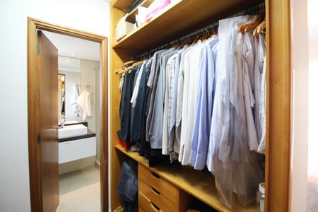 Apartamento à venda com 155m², 3 quartos e 3 vagas Apartamento à venda com 155m², 3 quartos e 3 vagasCloset da suíte 1