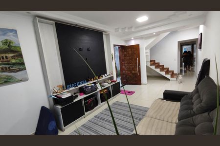 Sala de casa para alugar com 3 quartos, 200m² em Vila Jamil, Ferraz de Vasconcelos