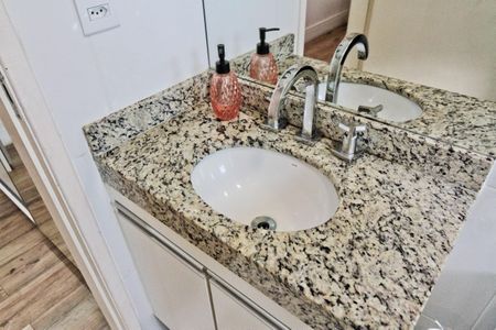 Casa à venda com 86m², 3 quartos e 2 vagas Casa à venda com 86m², 3 quartos e 2 vagasBanheiro da Suíte