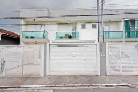 Casa à venda com 86m², 3 quartos e 2 vagas Casa à venda com 86m², 3 quartos e 2 vagasFachada