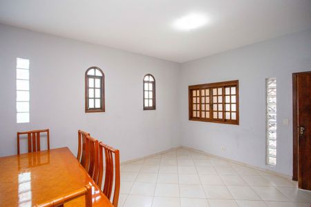 Sala de casa para alugar com 2 quartos, 135m² em Cidade Júlia, São Paulo