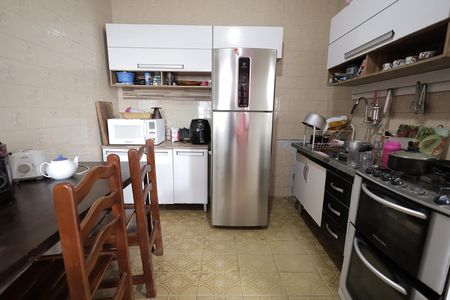 Casa à venda com 238m², 4 quartos e 6 vagas Casa à venda com 238m², 4 quartos e 6 vagasCozinha 3