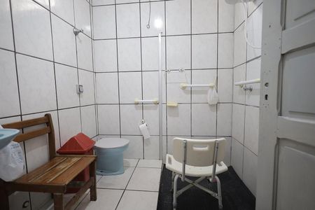 Casa à venda com 238m², 4 quartos e 6 vagas Casa à venda com 238m², 4 quartos e 6 vagasBanheiro 1