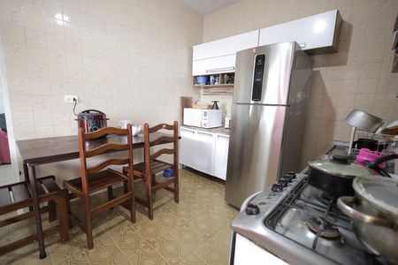 Casa à venda com 238m², 4 quartos e 6 vagas Casa à venda com 238m², 4 quartos e 6 vagasCozinha 3