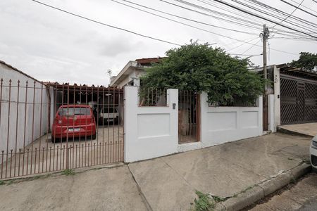 Casa à venda com 238m², 4 quartos e 6 vagas Casa à venda com 238m², 4 quartos e 6 vagasFachada