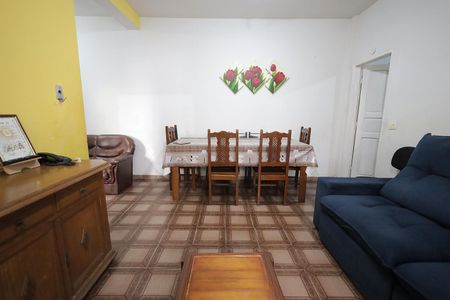 Casa à venda com 238m², 4 quartos e 6 vagas Casa à venda com 238m², 4 quartos e 6 vagasSala