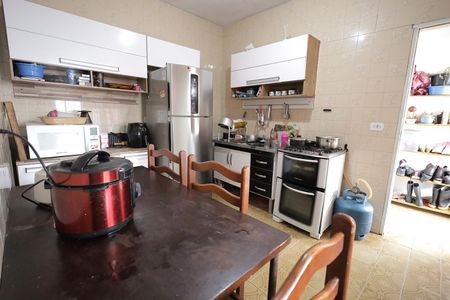 Casa à venda com 238m², 4 quartos e 6 vagas Casa à venda com 238m², 4 quartos e 6 vagasCozinha 3