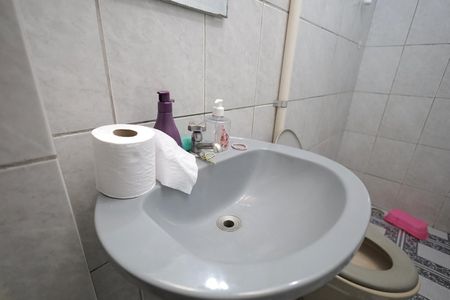 Casa à venda com 238m², 4 quartos e 6 vagas Casa à venda com 238m², 4 quartos e 6 vagasBanheiro 2