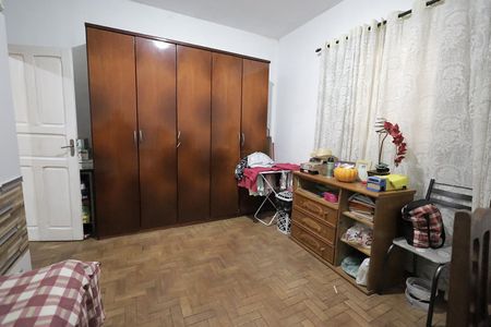 Casa à venda com 238m², 4 quartos e 6 vagas Casa à venda com 238m², 4 quartos e 6 vagasQuarto 1