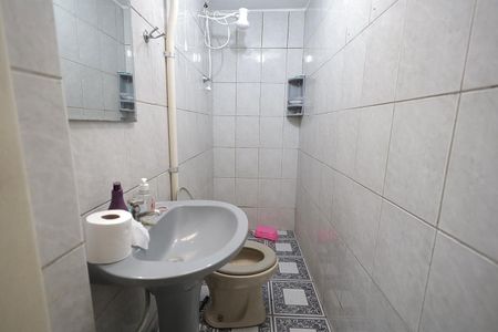 Casa à venda com 238m², 4 quartos e 6 vagas Casa à venda com 238m², 4 quartos e 6 vagasBanheiro 2