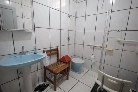 Casa à venda com 238m², 4 quartos e 6 vagas Casa à venda com 238m², 4 quartos e 6 vagasBanheiro 1