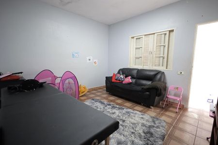 Casa à venda com 238m², 4 quartos e 6 vagas Casa à venda com 238m², 4 quartos e 6 vagasQuarto 2