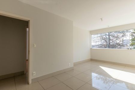 Sala de apartamento para alugar com 3 quartos, 85m² em Carlos Prates, Belo Horizonte