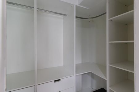 Apartamento à venda com 54m², 1 quarto e 1 vaga Apartamento à venda com 54m², 1 quarto e 1 vagaCloset da suíte 1