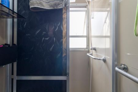 Banheiro da suíte de kitnet/studio à venda com 2 quartos, 52m² em Centro, Campinas