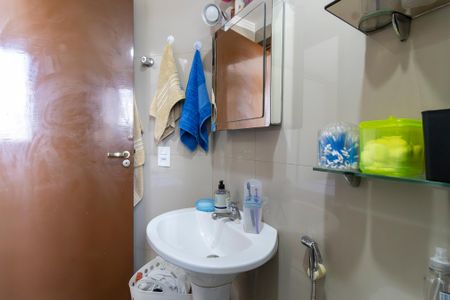 Banheiro da suíte de kitnet/studio à venda com 2 quartos, 52m² em Centro, Campinas