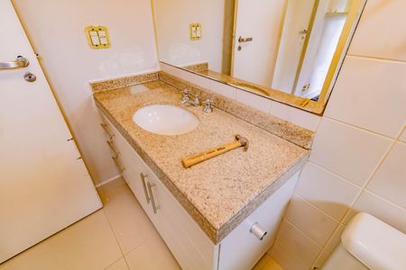 Apartamento para alugar com 142m², 4 quartos e 3 vagas