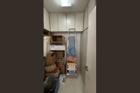 Apartamento à venda com 173m², 3 quartos e 2 vagas Apartamento à venda com 173m², 3 quartos e 2 vagasQuarto de apoio a Área de Serviço