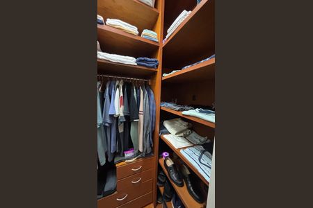 Apartamento à venda com 173m², 3 quartos e 2 vagas Apartamento à venda com 173m², 3 quartos e 2 vagasCloset da Suíte