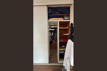 Apartamento à venda com 173m², 3 quartos e 2 vagas Apartamento à venda com 173m², 3 quartos e 2 vagasCloset da Suíte